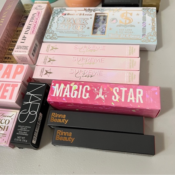 High End Makeup Lot (18 Items), Too Faced, NARS, Hourglass, Laura Mercier & MORE - Picture 3 of 11